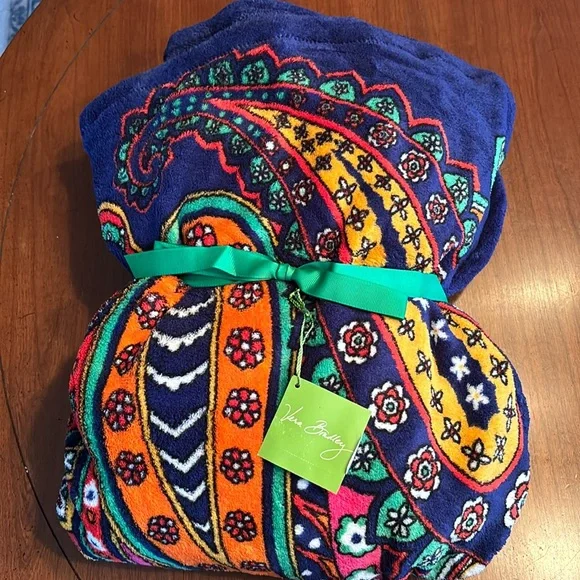 Vera Bradley retired throw NWT - Picture 1 of 3